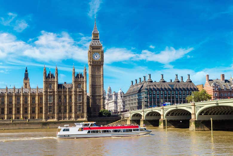 Vue sur le palais de Westminster depuis la Tamise