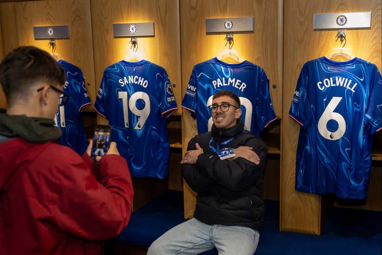 Posez avec les maillots de l'équipe